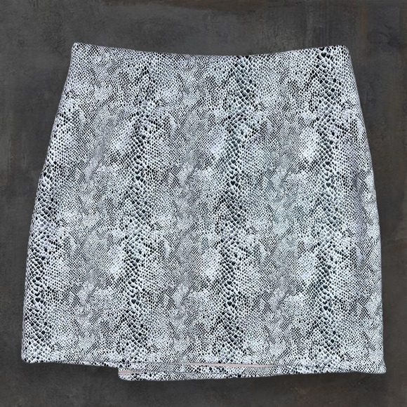 Idem Ditto A-Line Pencil Mini Skirt Snake Pattern Black White Women's Medium - Picture 2 of 5